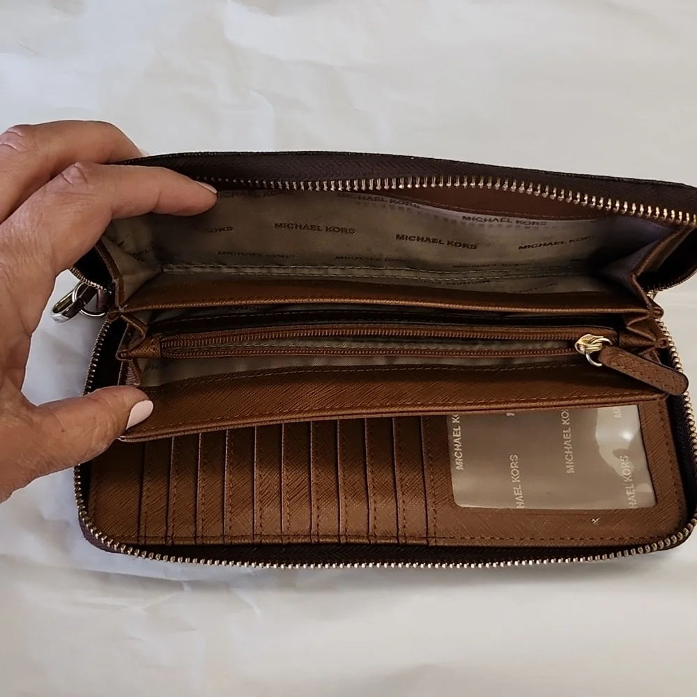 MICHAEL KORS EST.1981 WRISTLET WALLET